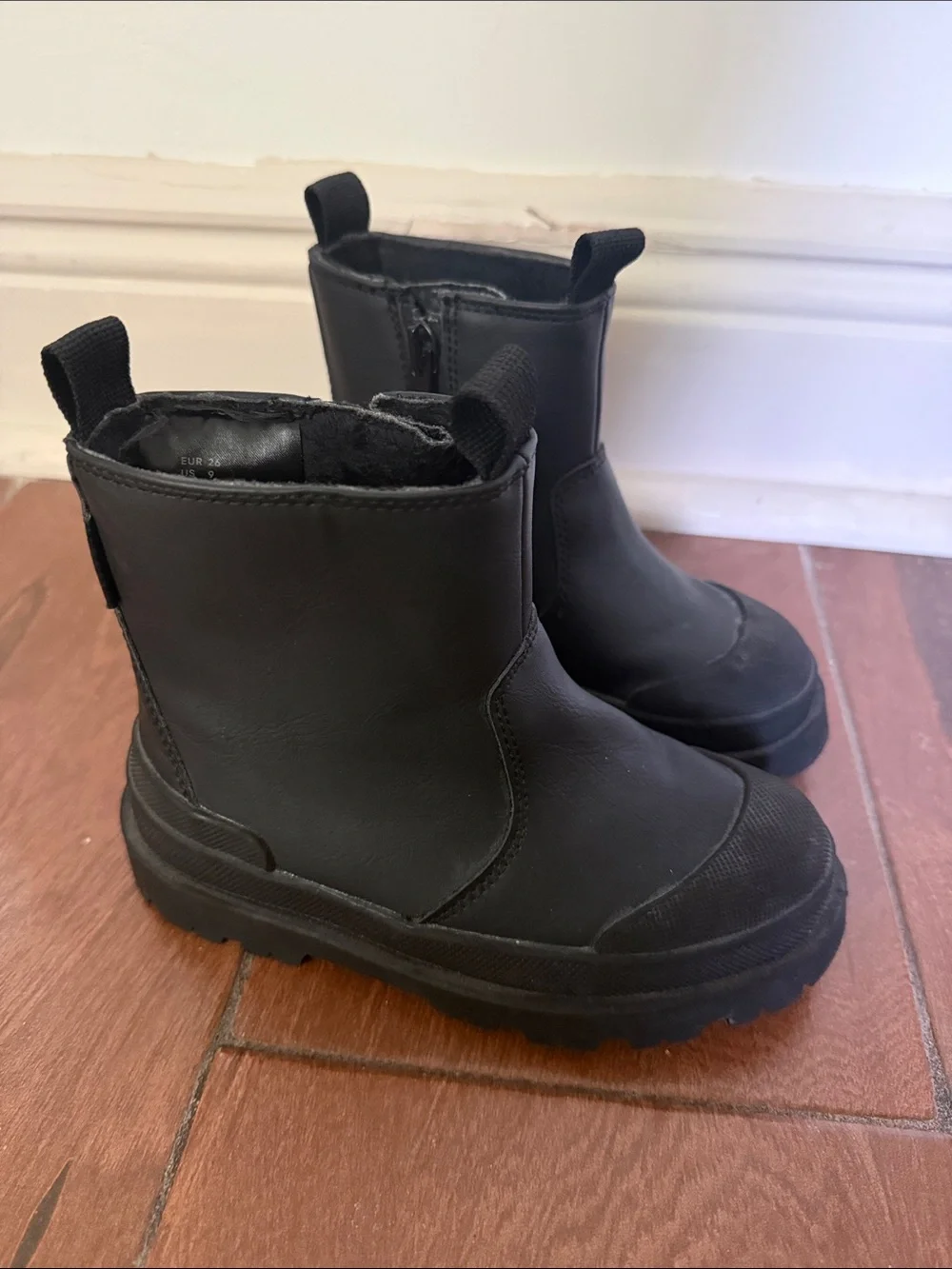 Kids Fur Lined Black Chelsea Boots - Sleek Zip-On Ankle Shoes